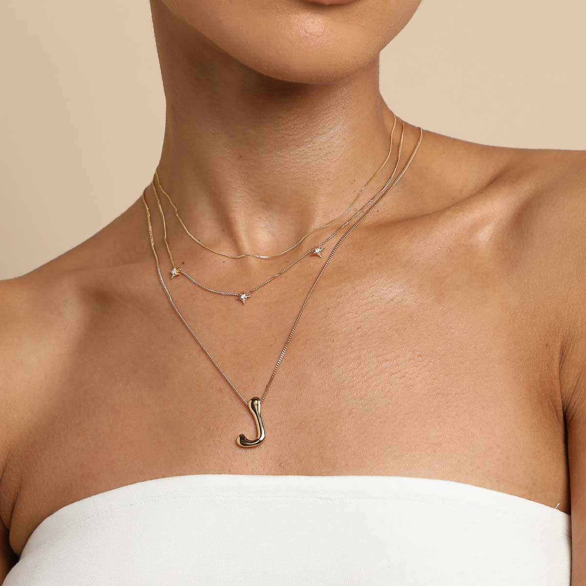 Letter J pendant made of 18-carat rose gold with natural pearl. Le