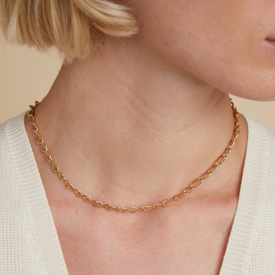 18k Gold Plated Jewellery - Infinite Slim Chain Necklace in Gold - Chain Necklace - Astrid &amp; Miyu