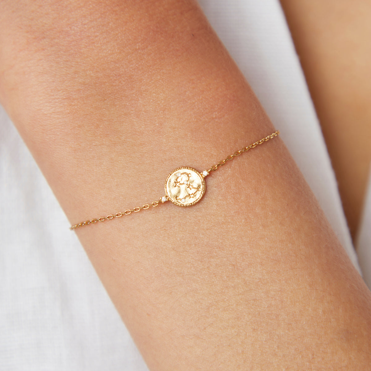 Pisces Zodiac Bracelet in Gold