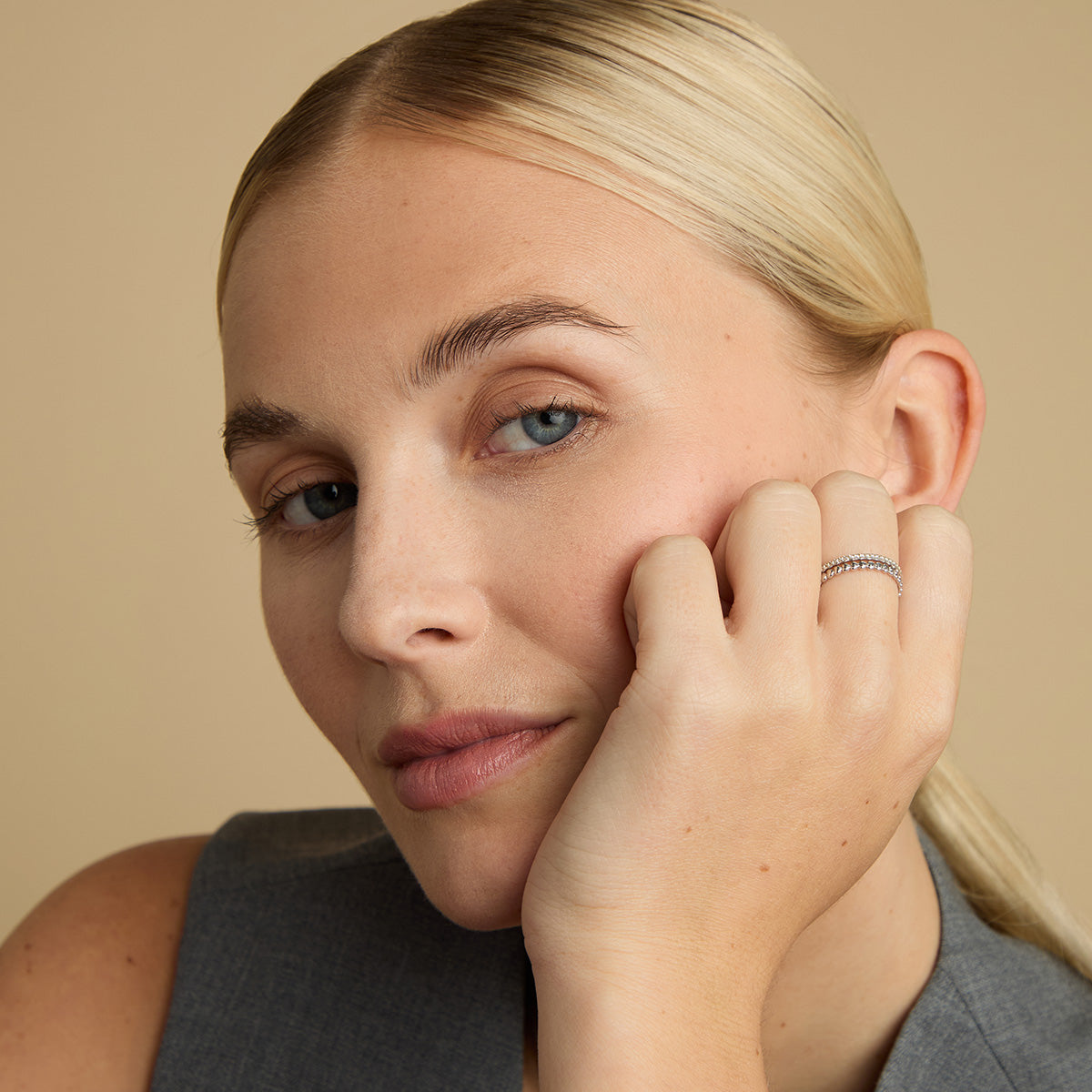 Heart Band Ring in Solid White Gold