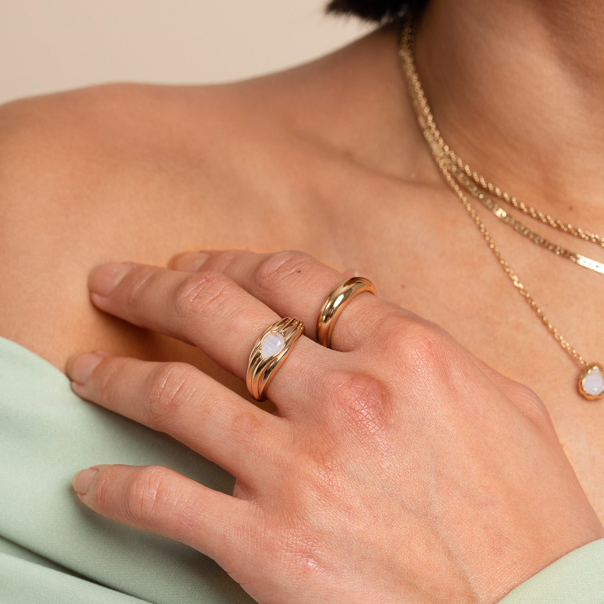 Agate Wave Dome Ring in Gold