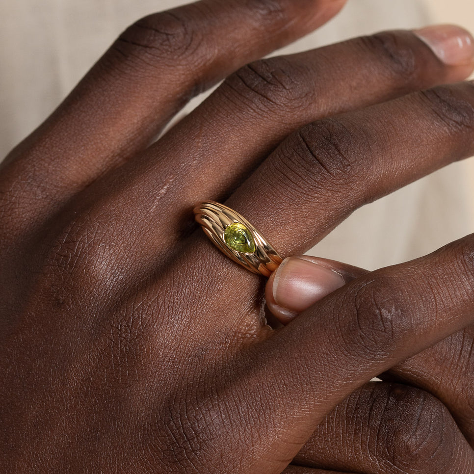 Olivine Wave Dome Ring in Gold