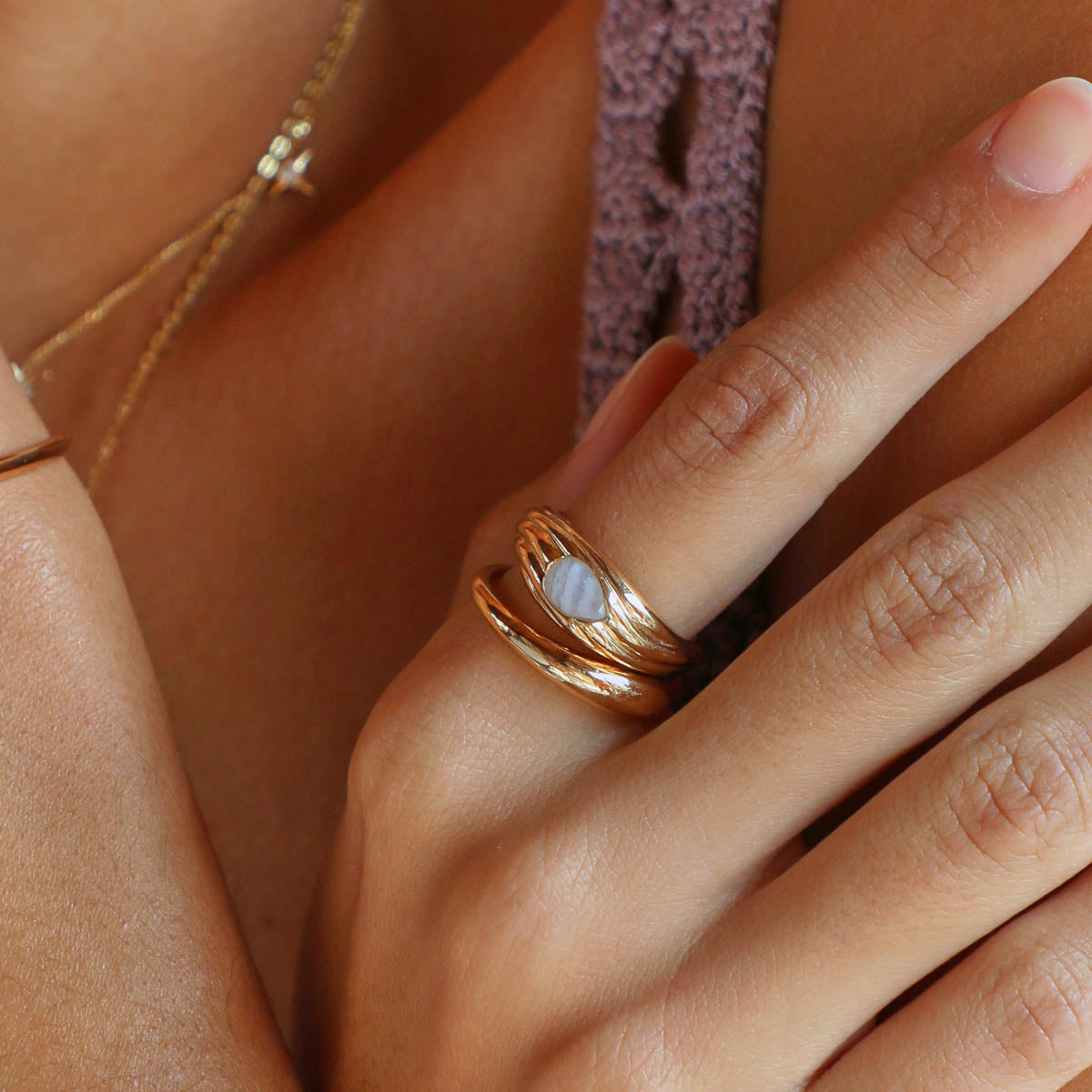 Agate Wave Dome Ring in Gold